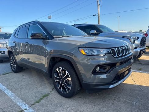 Used 2024 Jeep Compass Limited AWD/4WD image 2