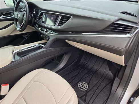 Used 2022 Buick Enclave Essence w/ Sport Touring Edition image 22