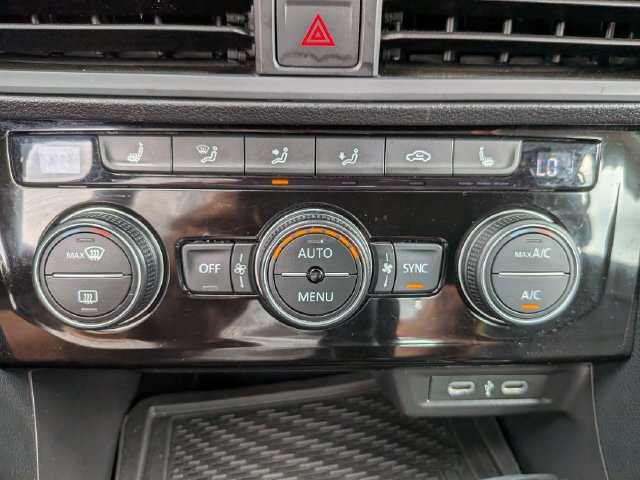 Used 2024 Volkswagen Jetta SE FWD image 19