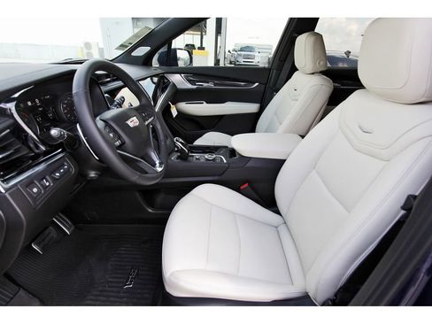 New 2025 Cadillac XT6 Sport w/ Technology Package image 6