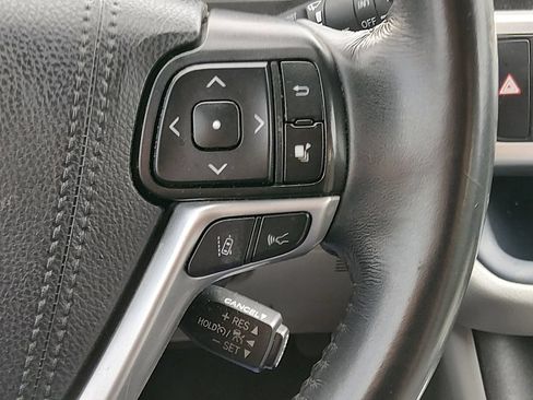 Used 2019 Toyota Highlander XLE FWD image 23
