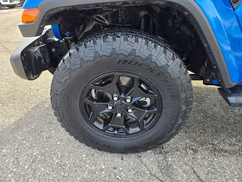 Used 2023 Jeep Gladiator Overland w/ Cold Weather Group image 30