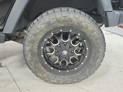 Used 2016 Jeep Wrangler Unlimited Rubicon AWD/4WD image 13