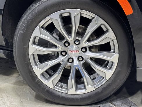 Used 2024 GMC Yukon Denali w/ Denali Reserve Package image 10