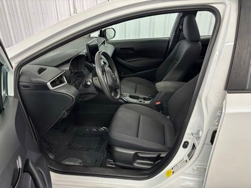 Used 2023 Toyota Corolla LE FWD image 2