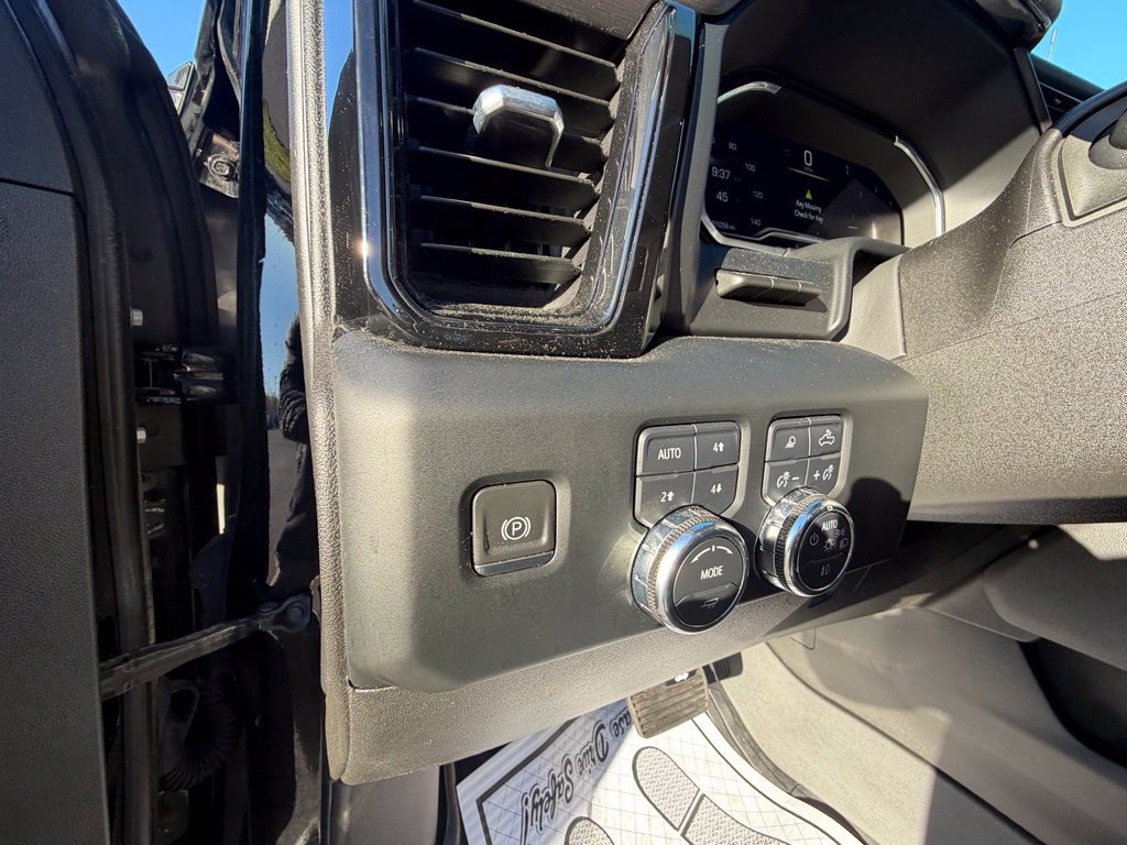 Used 2024 GMC Sierra 2500 AT4 w/ AT4 Premium Plus Package AWD/4WD image 17