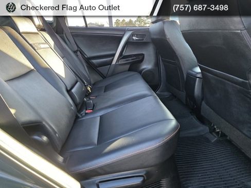 Used 2018 Toyota RAV4 SE image 47