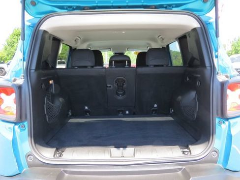 Used 2020 Jeep Renegade Latitude w/ Popular Equipment Group FWD image 11