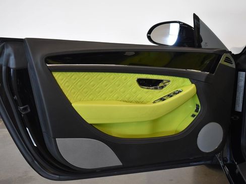 Used 2021 Bentley Continental GT image 25