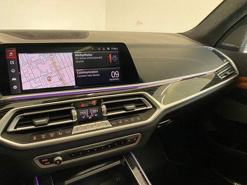 Used 2022 BMW X7 M50i w/ Dynamic Handling Package image 25