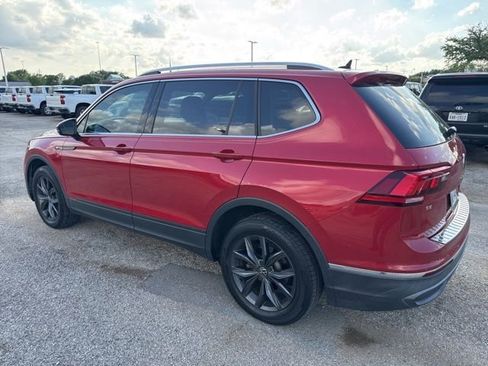 Used 2022 Volkswagen Tiguan SE image 3