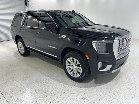 Used 2024 GMC Yukon Denali w/ Advanced Technology Package AWD/4WD image 7