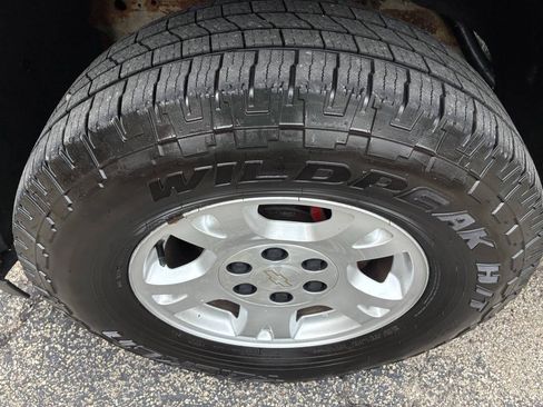 Used 2005 Chevrolet Avalanche Z71 w/ Preferred Equipment Group AWD/4WD image 24