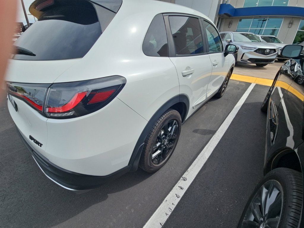 Used 2023 Honda HR-V Sport image 4