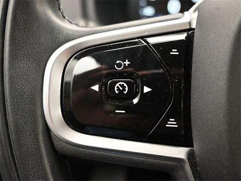 Used 2022 Volvo XC90 T6 Momentum w/ Climate Package image 23