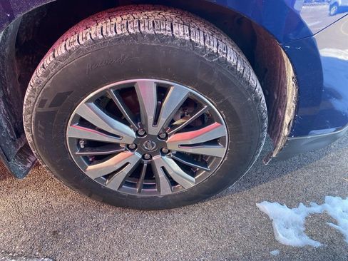 Used 2018 Nissan Pathfinder S image 5