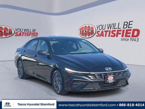 Used 2024 Hyundai Elantra SEL FWD image 1