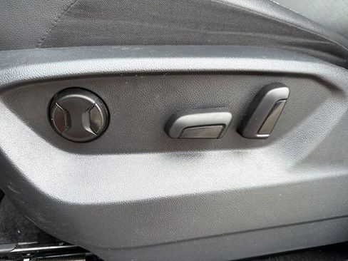 Used 2021 Volkswagen Tiguan SE image 14