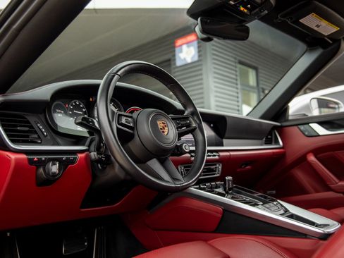Certified 2022 Porsche 911 Targa 4 image 4