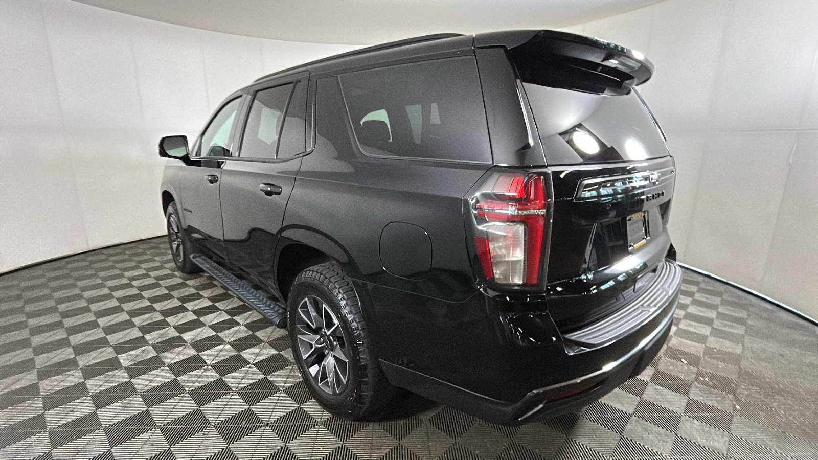 Used 2021 Chevrolet Tahoe Z71 w/ Z71 Signature Package AWD/4WD image 5