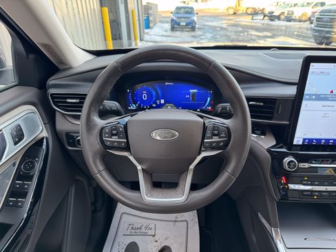 Used 2023 Ford Explorer Platinum w/ Premium Technology Package AWD/4WD image 10