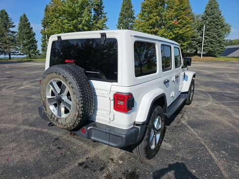 Used 2019 Jeep Wrangler Unlimited Sahara AWD/4WD image 6