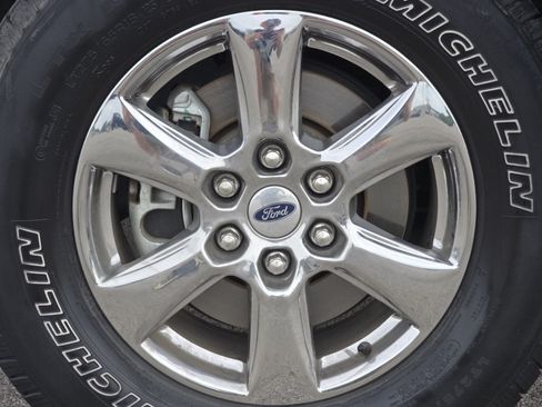 Used 2019 Ford F150 XLT w/ Equipment Group 302A Luxury AWD/4WD image 17