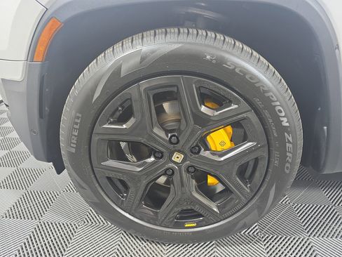 Used 2024 Rivian R1S Adventure AWD/4WD image 9