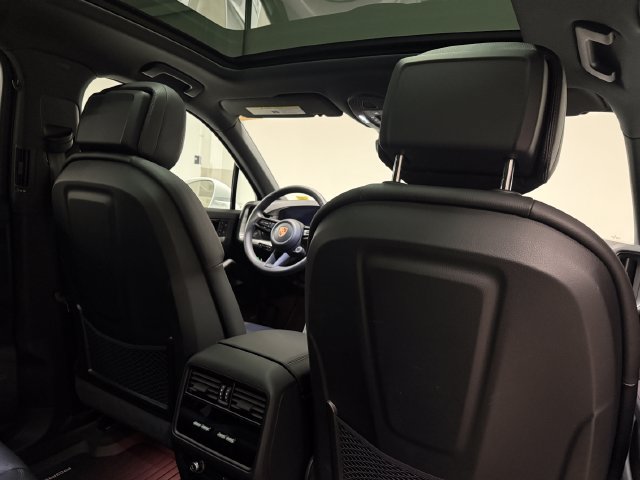 Certified 2026 Porsche Cayenne AWD/4WD image 26