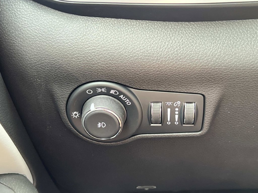Used 2026 Jeep Compass Limited AWD/4WD image 27