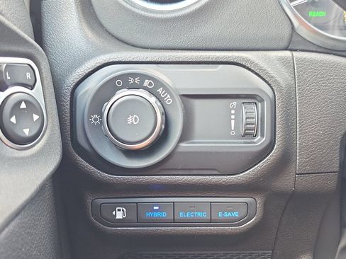 Used 2023 Jeep Wrangler Unlimited Sahara w/ Cold Weather Group AWD/4WD image 28
