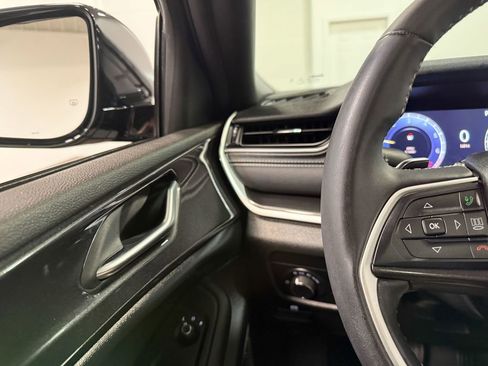 Used 2023 Jeep Grand Cherokee L Laredo image 77