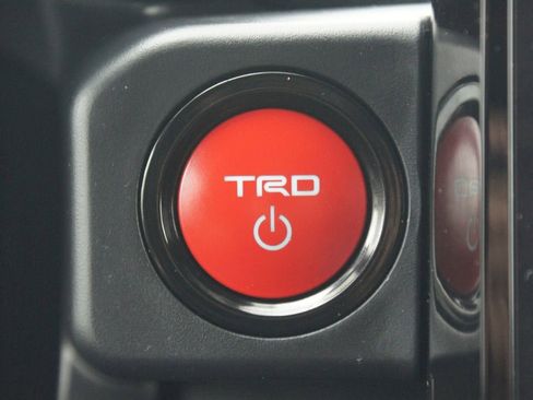 Used 2025 Toyota Tacoma TRD Off-Road AWD/4WD image 7