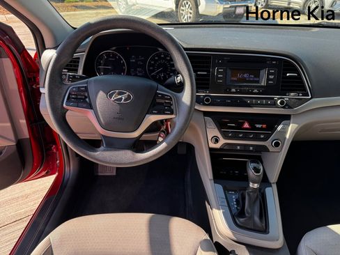 Used 2017 Hyundai Elantra SE image 15