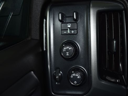 Used 2019 Chevrolet Silverado 1500 LT image 32
