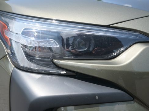 Certified 2023 Subaru Outback Limited AWD/4WD image 11
