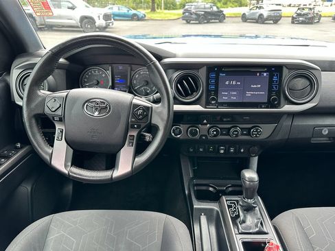 Used 2018 Toyota Tacoma TRD Off-Road w/ Technology Package AWD/4WD image 15