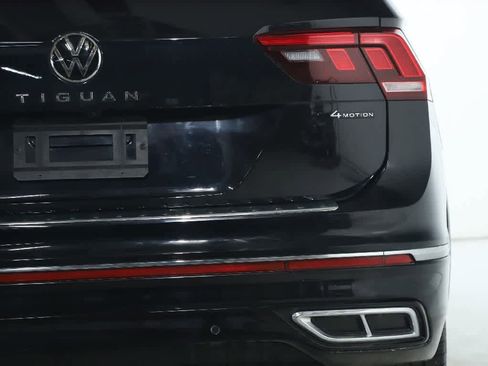 Certified 2022 Volkswagen Tiguan SEL R-Line image 47