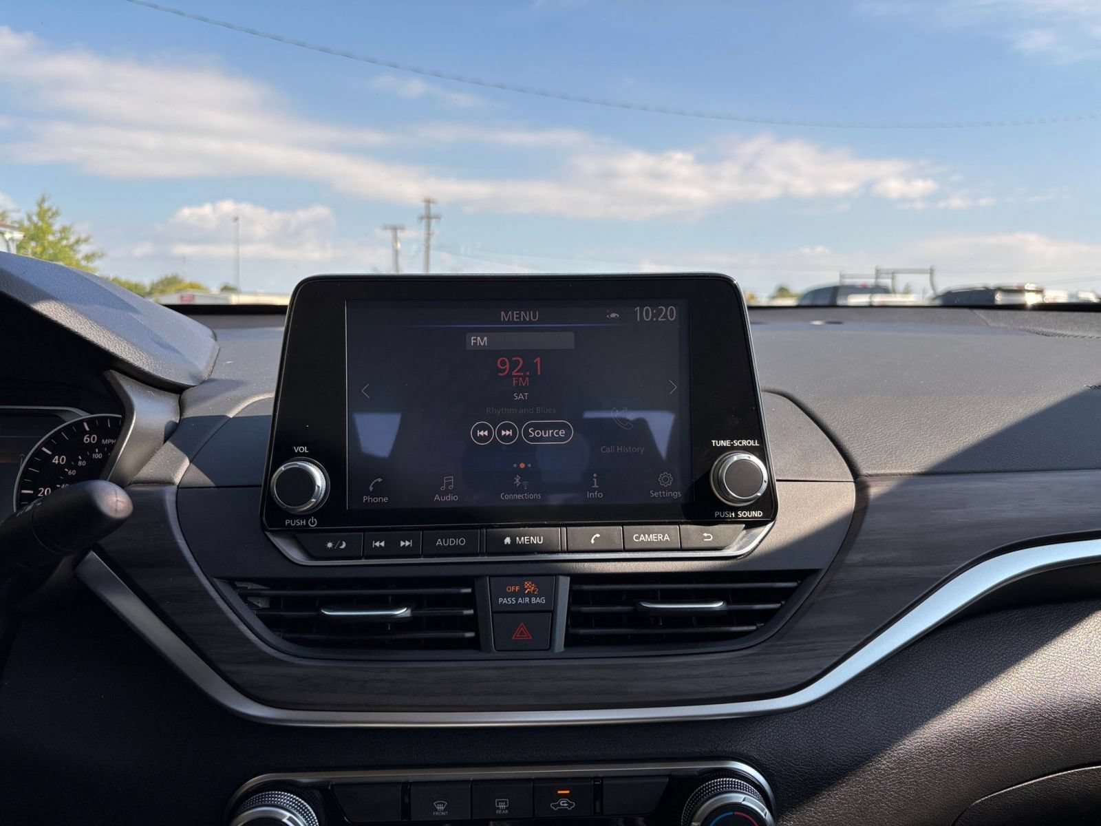 Used 2025 Nissan Altima 2.5 SV FWD image 19