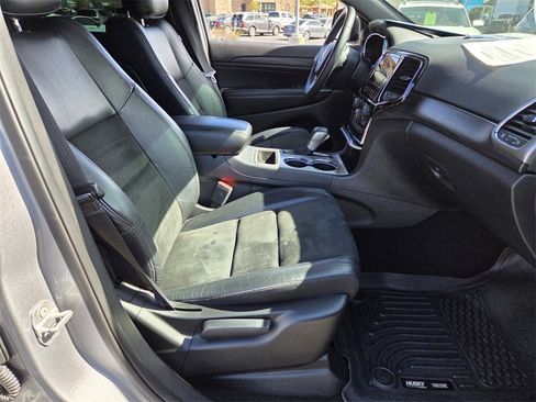 Used 2019 Jeep Grand Cherokee Altitude image 22