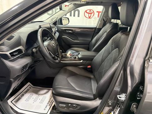 Used 2024 Toyota Highlander Platinum AWD/4WD image 22