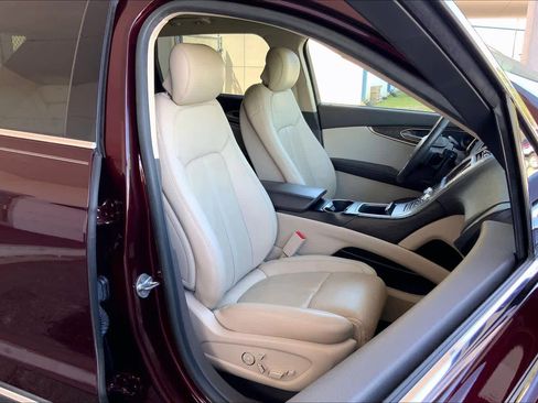 Used 2020 Lincoln Nautilus Reserve w/ Equipment Group 201A image 9