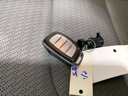 Used 2020 Hyundai Elantra Limited FWD image 19
