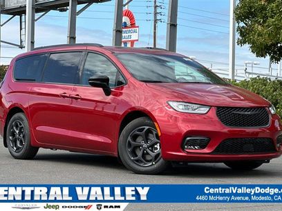 New 2026 Chrysler Pacifica Premium