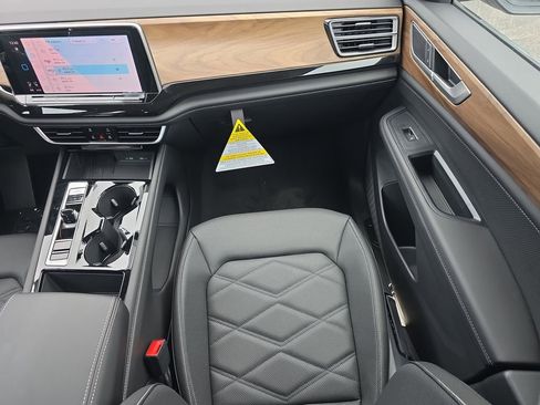 New 2026 Volkswagen Atlas SE image 13