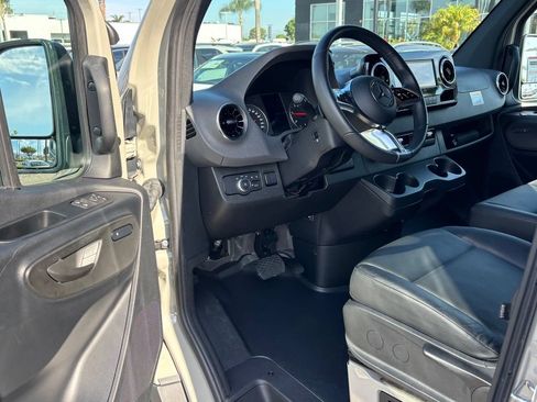 Used 2025 Mercedes-Benz Sprinter 2500 image 13
