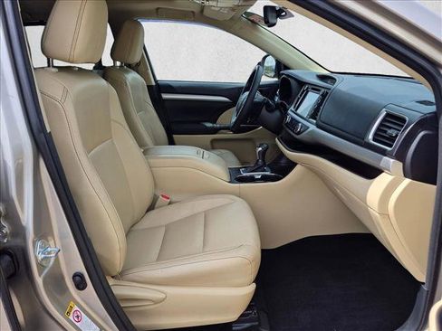 Used 2015 Toyota Highlander XLE AWD/4WD image 22