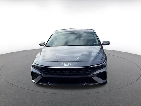 Used 2025 Hyundai Elantra Limited image 4