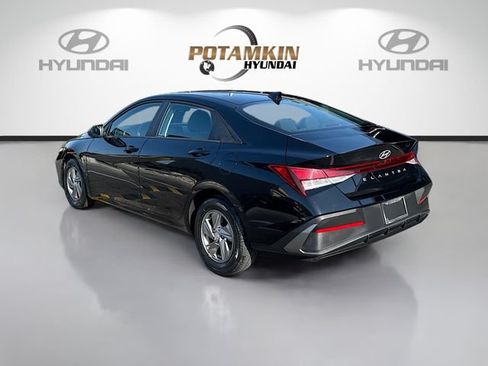 Used 2025 Hyundai Elantra SE FWD image 7