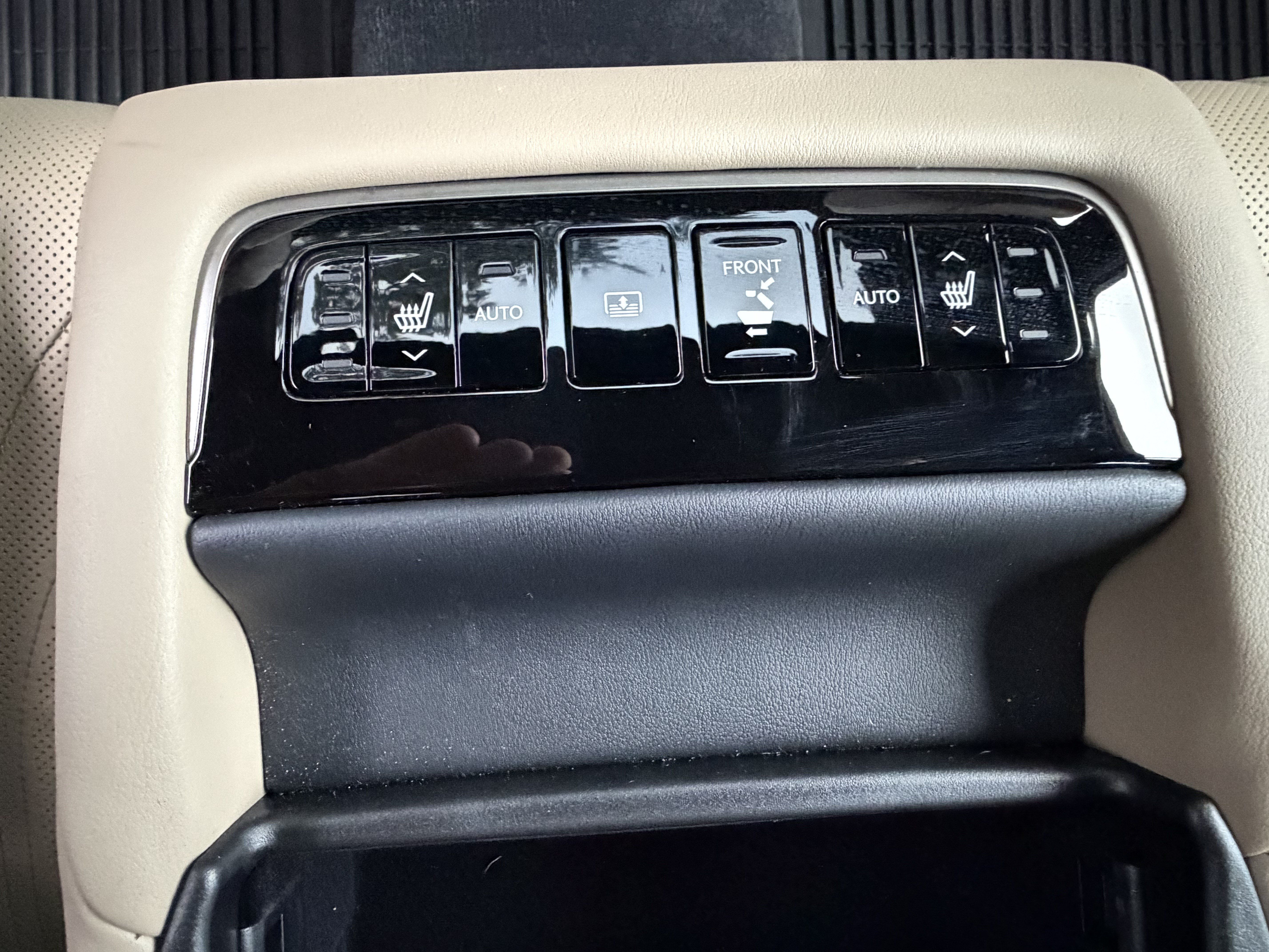 Used 2022 Lexus LS 500 w/ Interior Upgrade Package RWD image 38
